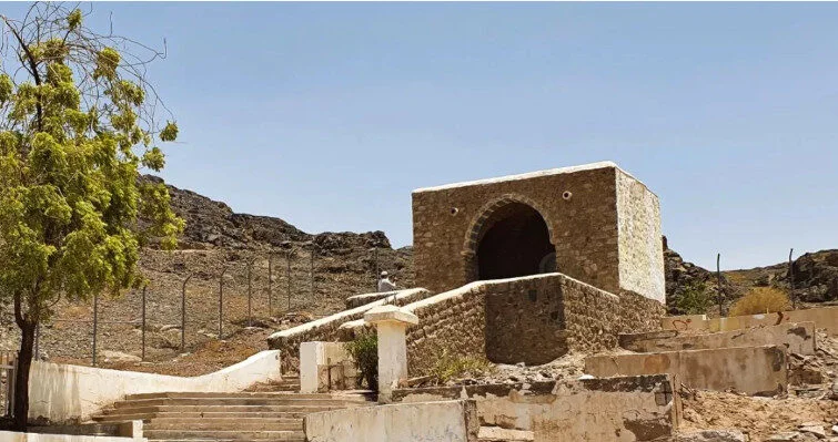 Masjid ʿAlī ibn Abī Ṭālib (مسجد علي بن أبي طالب عند موقع الخندق)