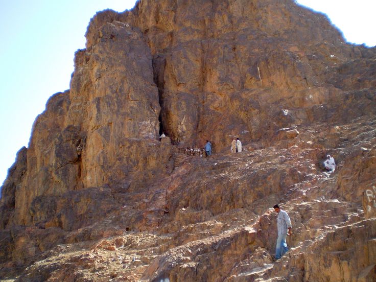 The Cave of Uhud (كهف جبل أحد)